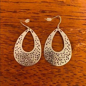 ✨Drop Silver colored earrings!✨